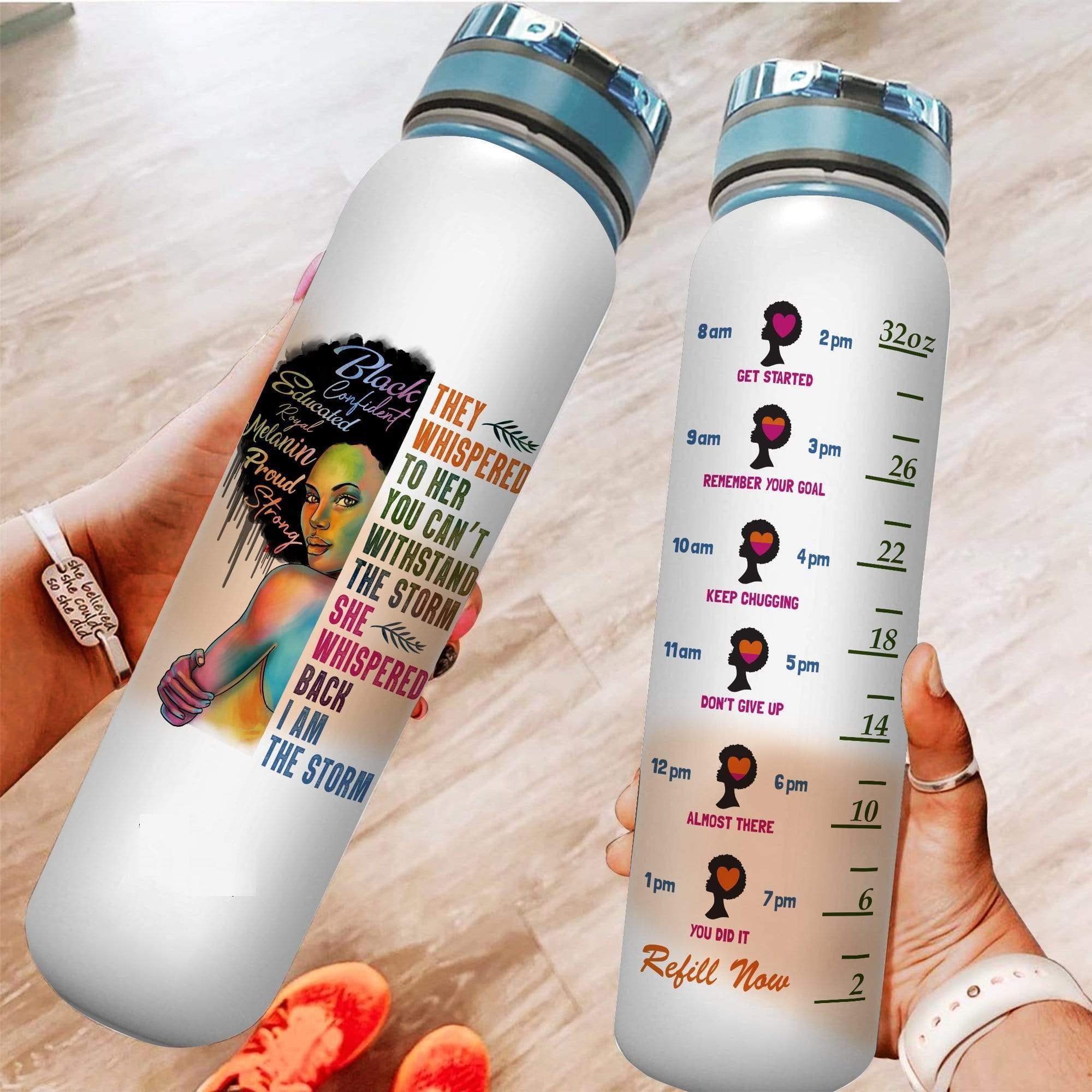 Mẫu thiết kế mang thông điệp khẳng định sự mạnh mẽ của người phụ nữ da màu được in trên sản phẩm Tracker Bottle