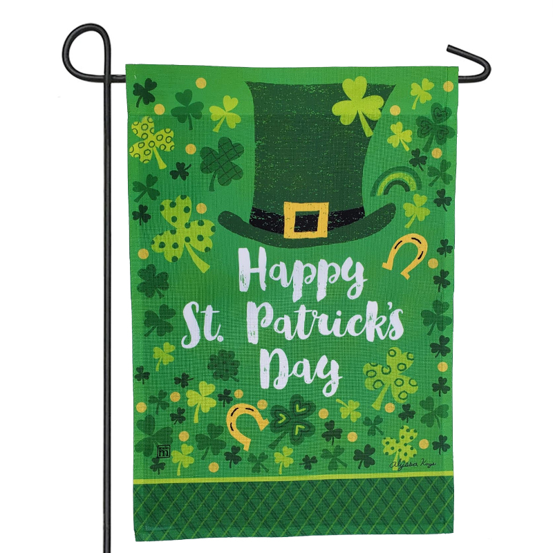 Một mẫu thiết kế Portrait House Flag chào mừng ngày St. Patrick's Day dùng để trang trí bên ngoài ngôi nhà 