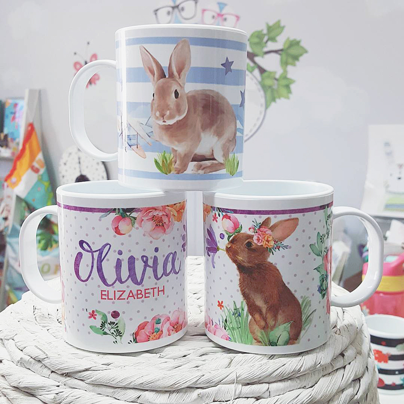 Mẫu thiết kế dành trên Mug được cá nhân hóa bằng cách cho phép người mua thay đổi tên trên sản phẩm