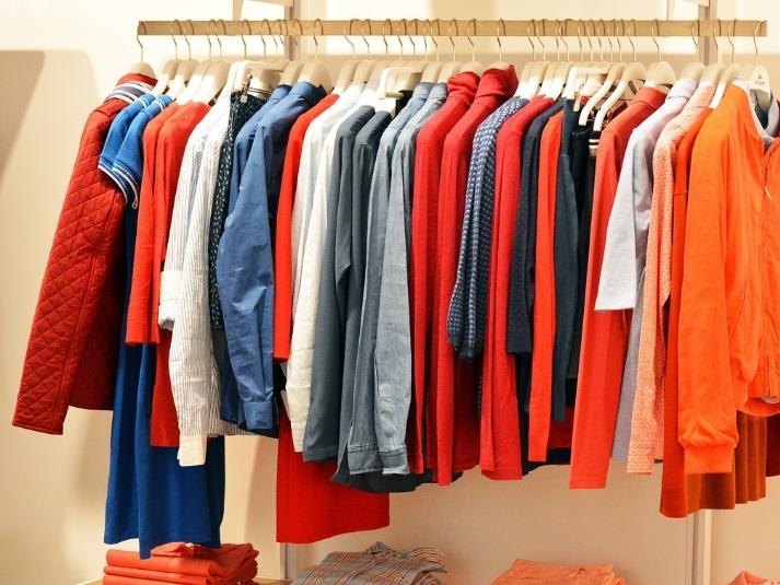 Quần áo là mặt hàng đa dạng về chủng loại, giá cả và chất liệu, phù hợp nhiều nhóm khách hàng.