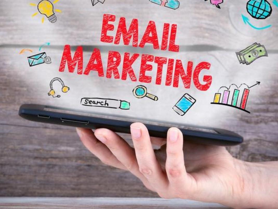 Email marketing là kênh truyền thông hiệu quả cao với chi phí hợp lý.
