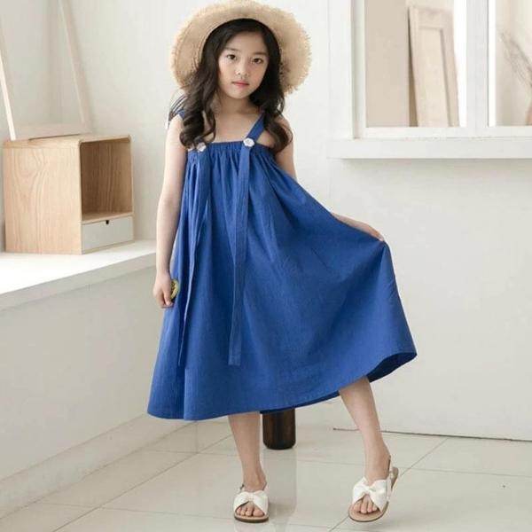 Mẫu váy sundress đơn giản nhưng cũng không kém phần đặc sắc bạn không nên bỏ qua.