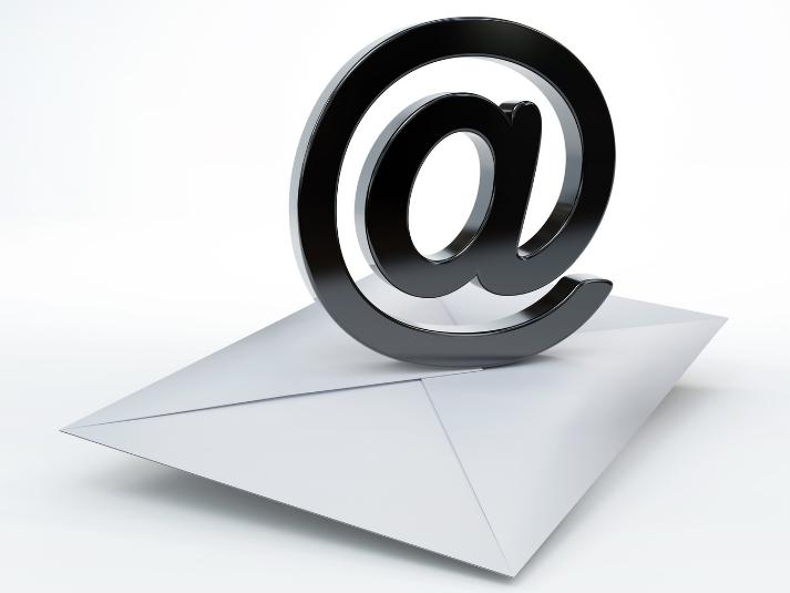 Phần tên miền email sẽ đứng sau "@"