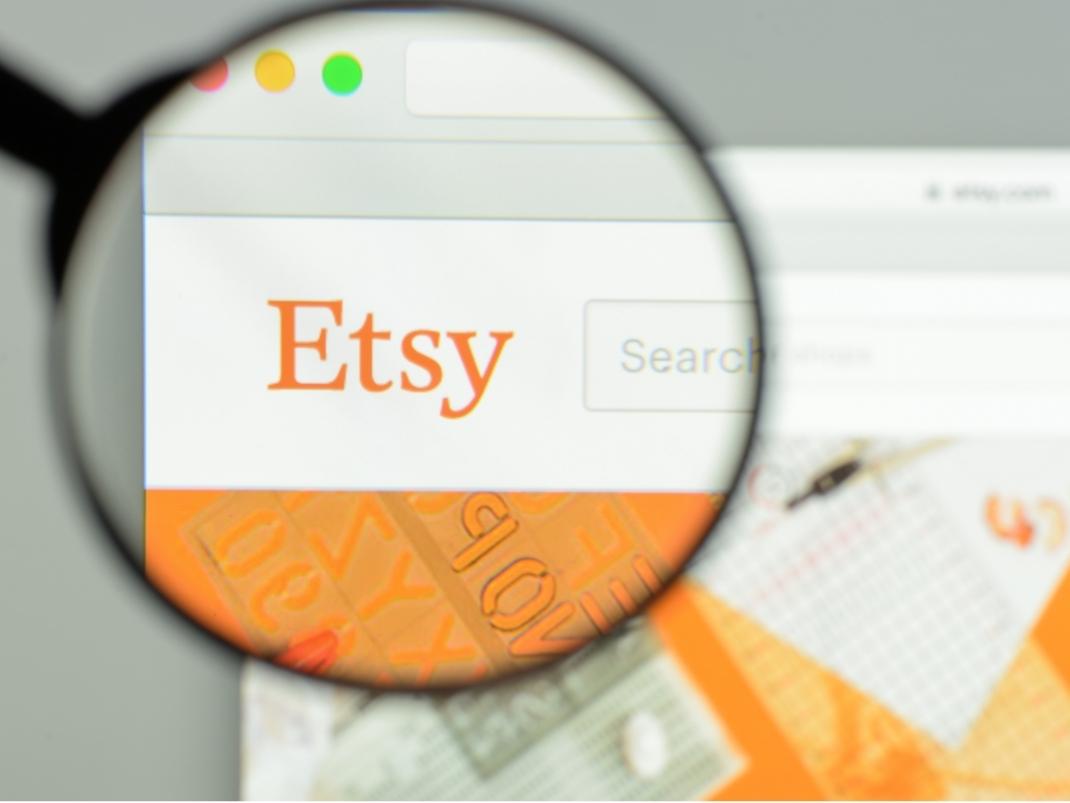 Etsy là một marketplace chung kết nối người bán - người mua.